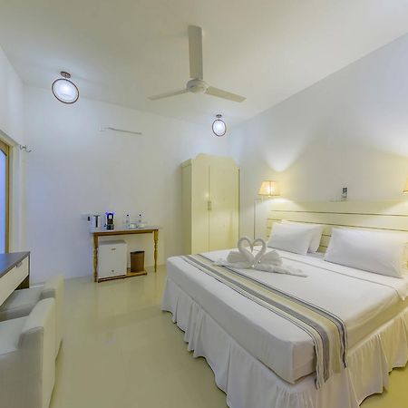 Dhigurah Retreat Beach Exterior photo