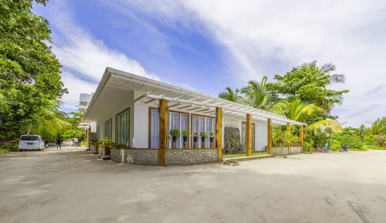 Dhigurah Retreat Beach Hotel Exterior photo