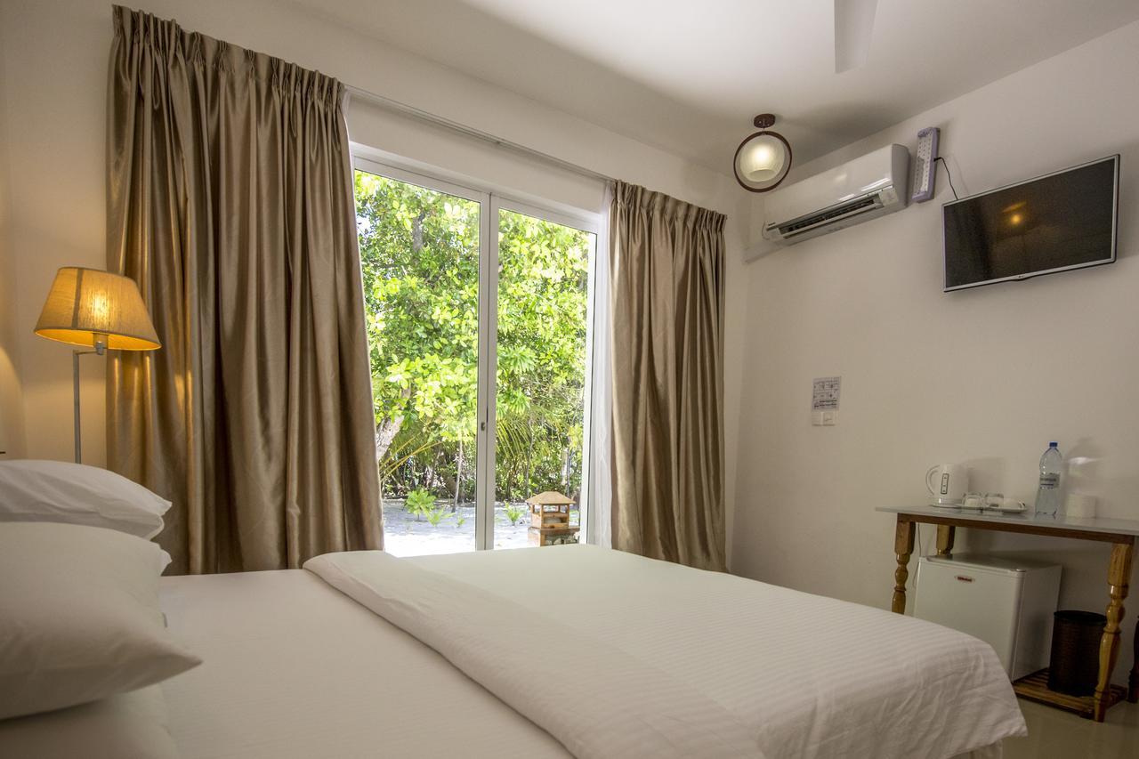 Dhigurah Retreat Beach Exterior photo