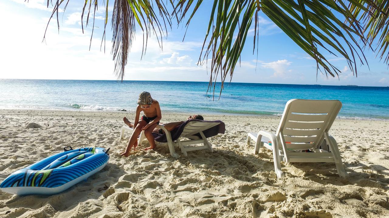 Dhigurah Retreat Beach Hotel Exterior photo