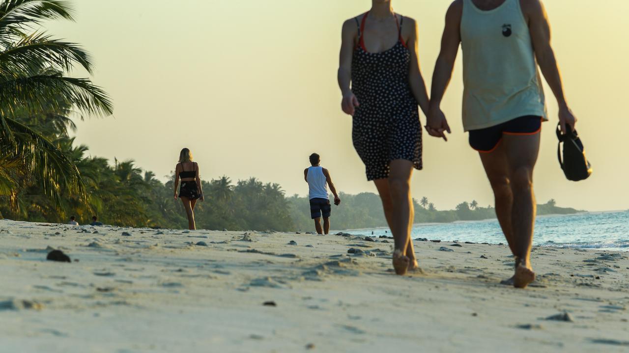 Dhigurah Retreat Beach Hotel Exterior photo