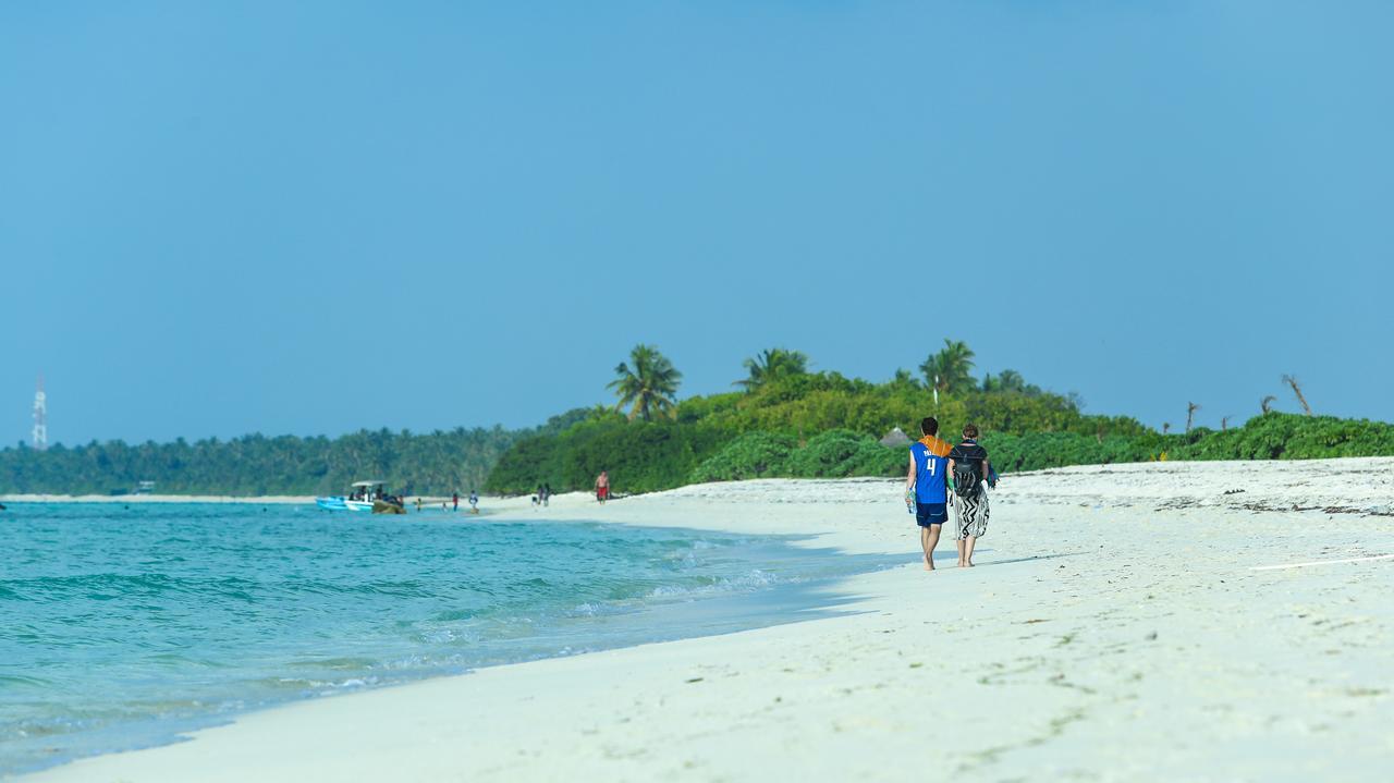 Dhigurah Retreat Beach Hotel Exterior photo